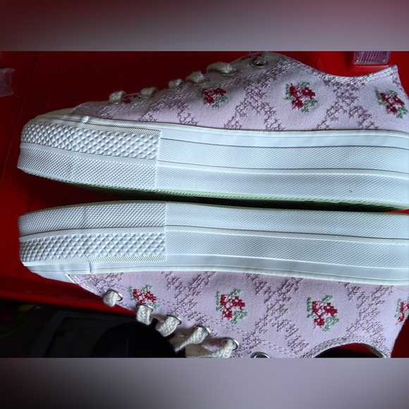 Converse [7.5] CTAS Platform Rose Cross Stitch Low Women’s Sneakers A13660C - Picture 5 of 9